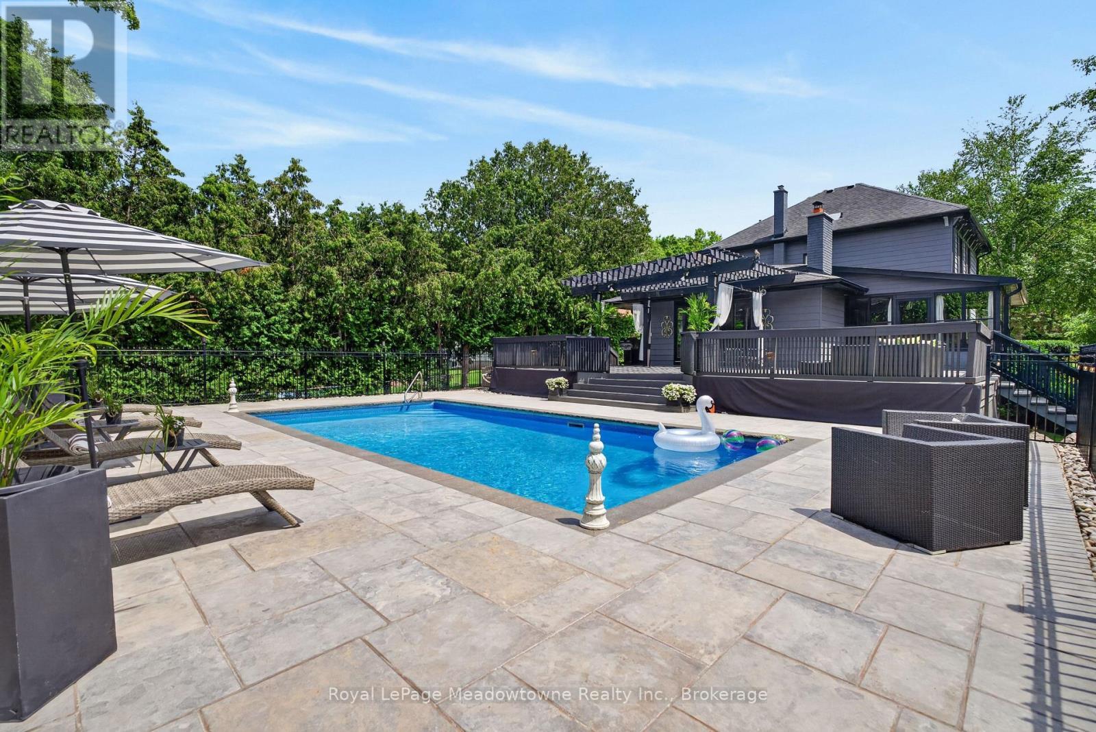 












53 CAMPBELL AVENUE E

,
Milton (Campbellville),




Ontario
L0P1B0

