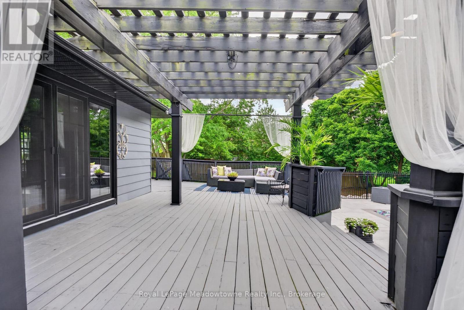 












53 CAMPBELL AVENUE E

,
Milton (Campbellville),




Ontario
L0P1B0

