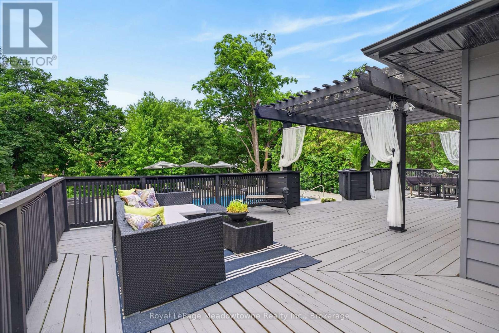 












53 CAMPBELL AVENUE E

,
Milton (Campbellville),




Ontario
L0P1B0

