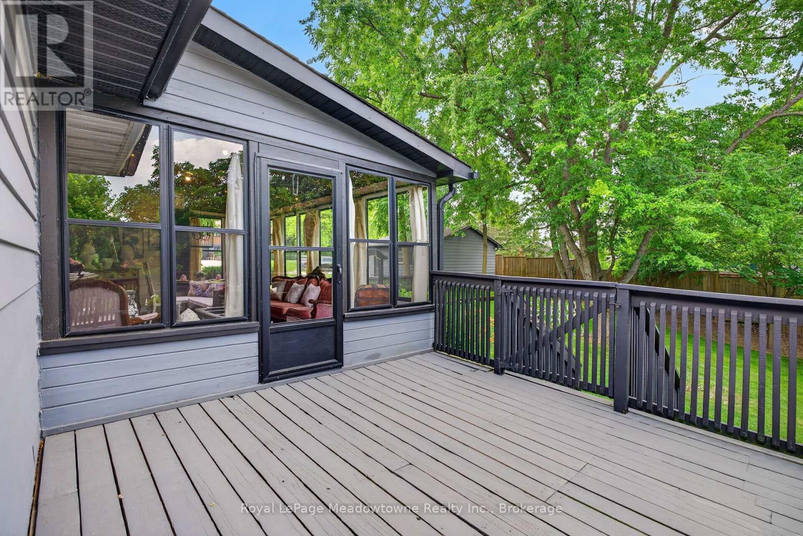 












53 CAMPBELL AVENUE E

,
Milton (Campbellville),




Ontario
L0P1B0

