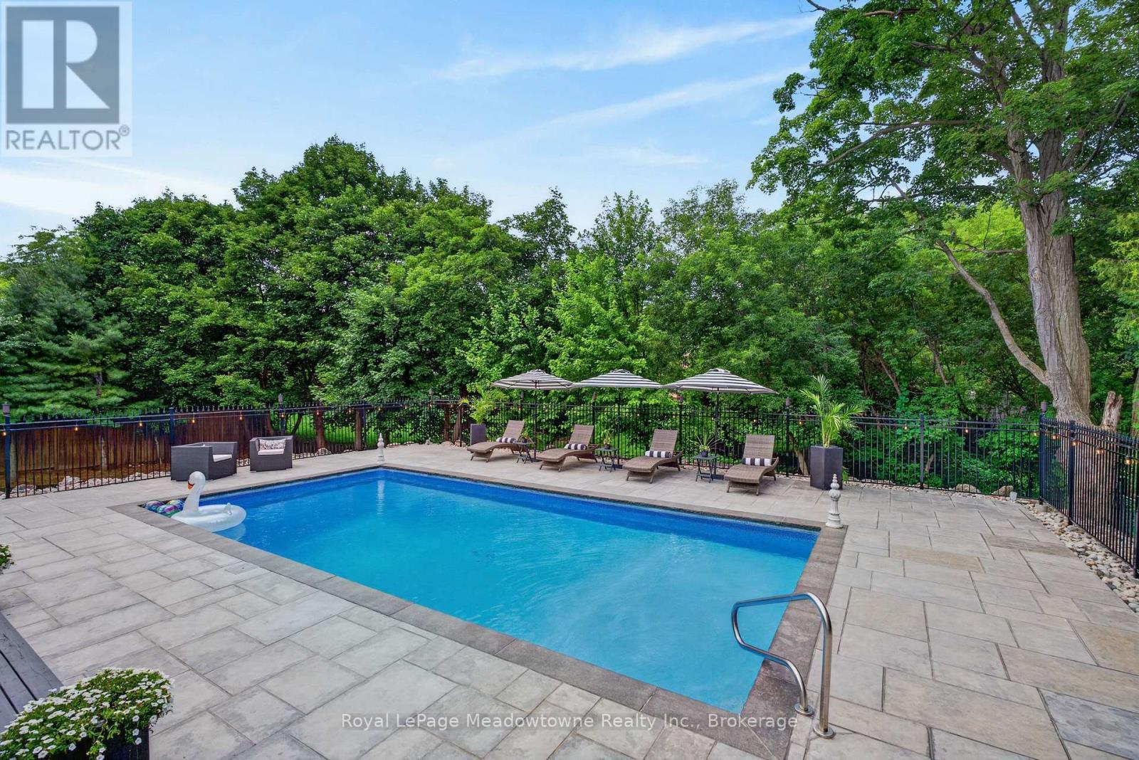












53 CAMPBELL AVENUE E

,
Milton (Campbellville),




Ontario
L0P1B0

