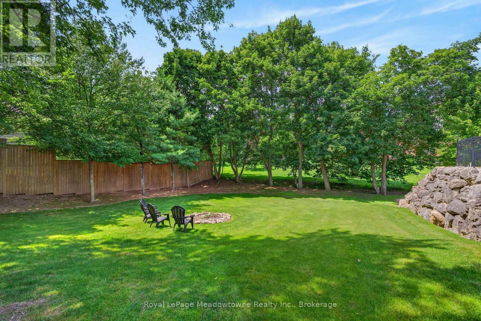 












53 CAMPBELL AVENUE E

,
Milton (Campbellville),




Ontario
L0P1B0

