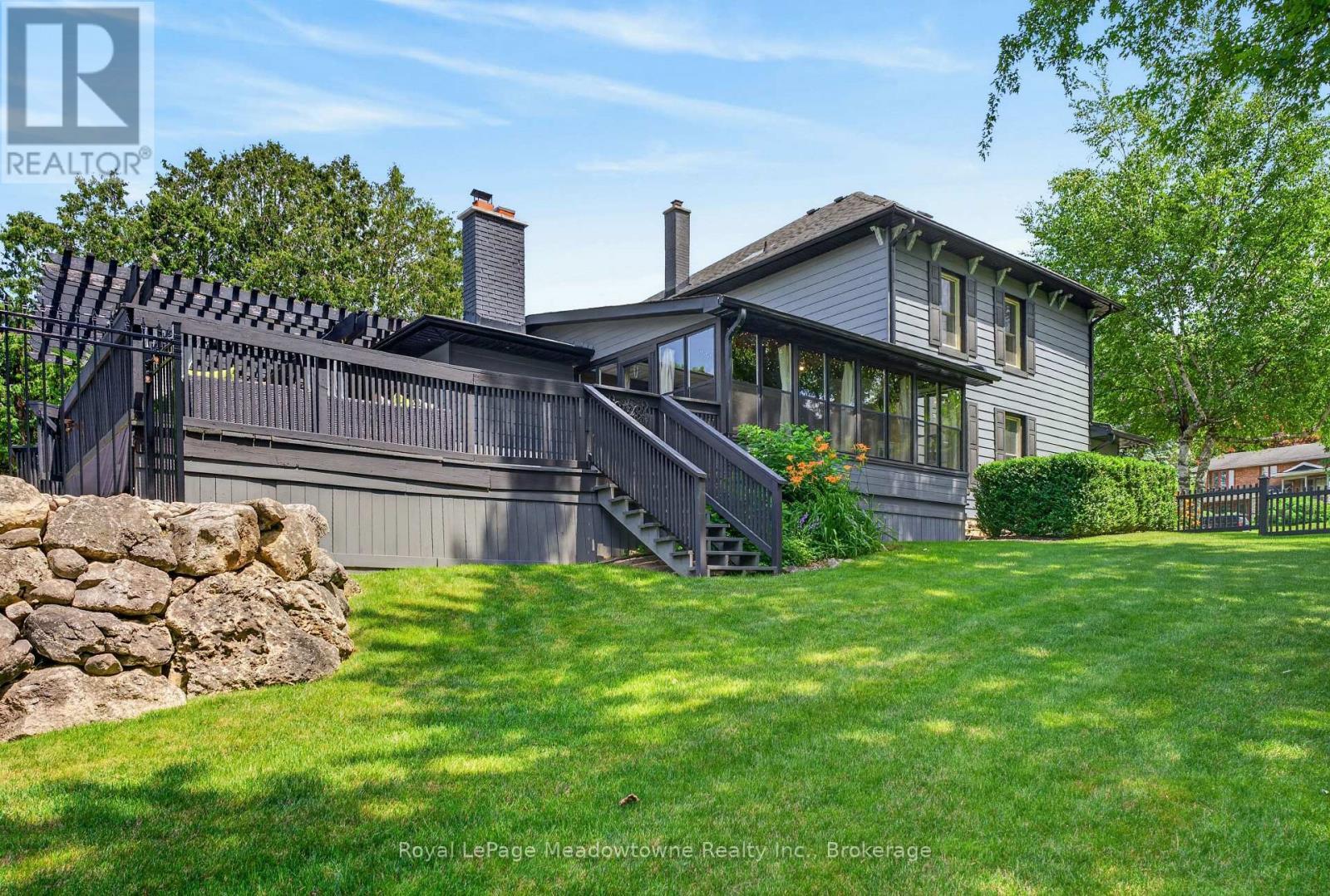 












53 CAMPBELL AVENUE E

,
Milton (Campbellville),




Ontario
L0P1B0

