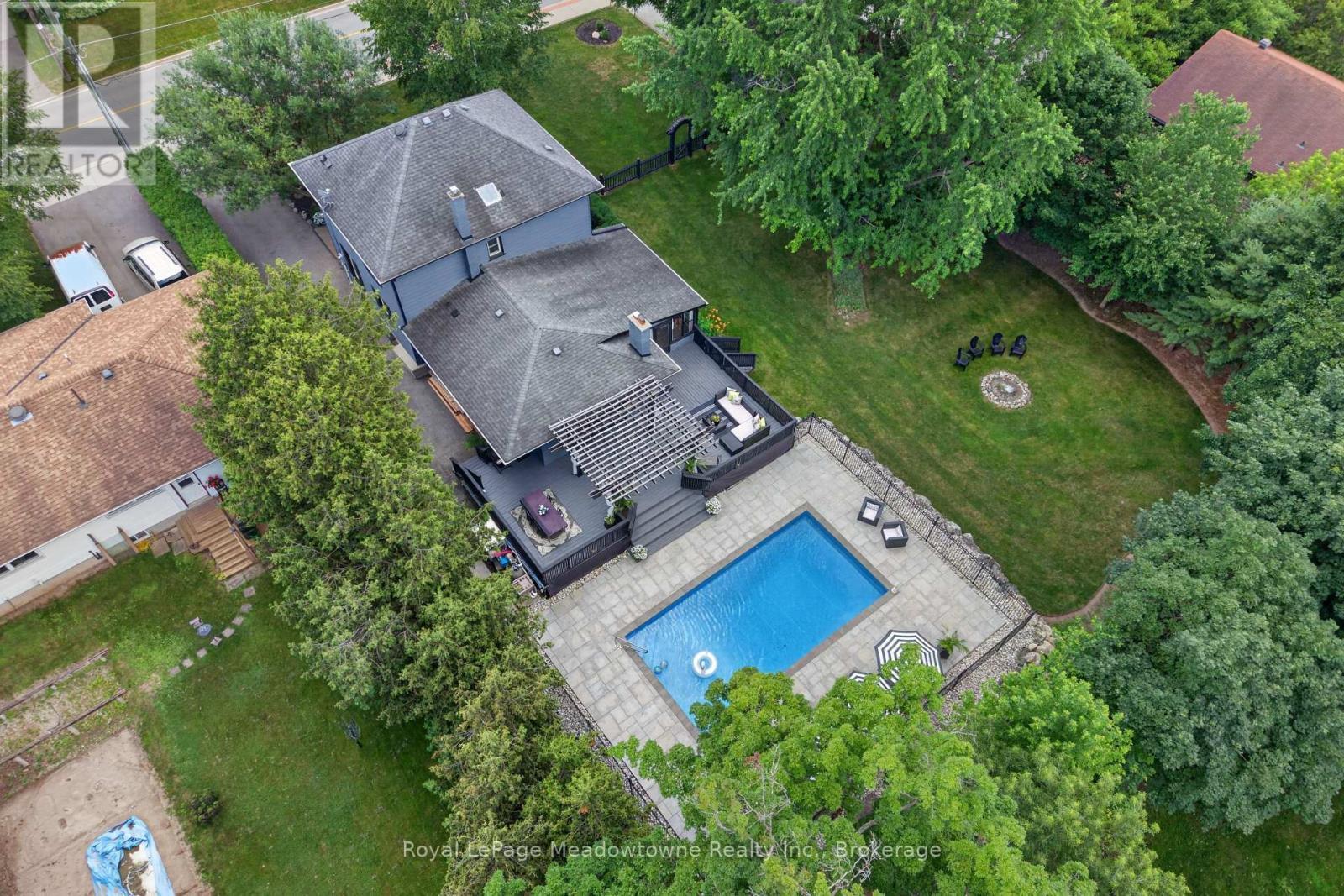 












53 CAMPBELL AVENUE E

,
Milton (Campbellville),




Ontario
L0P1B0

