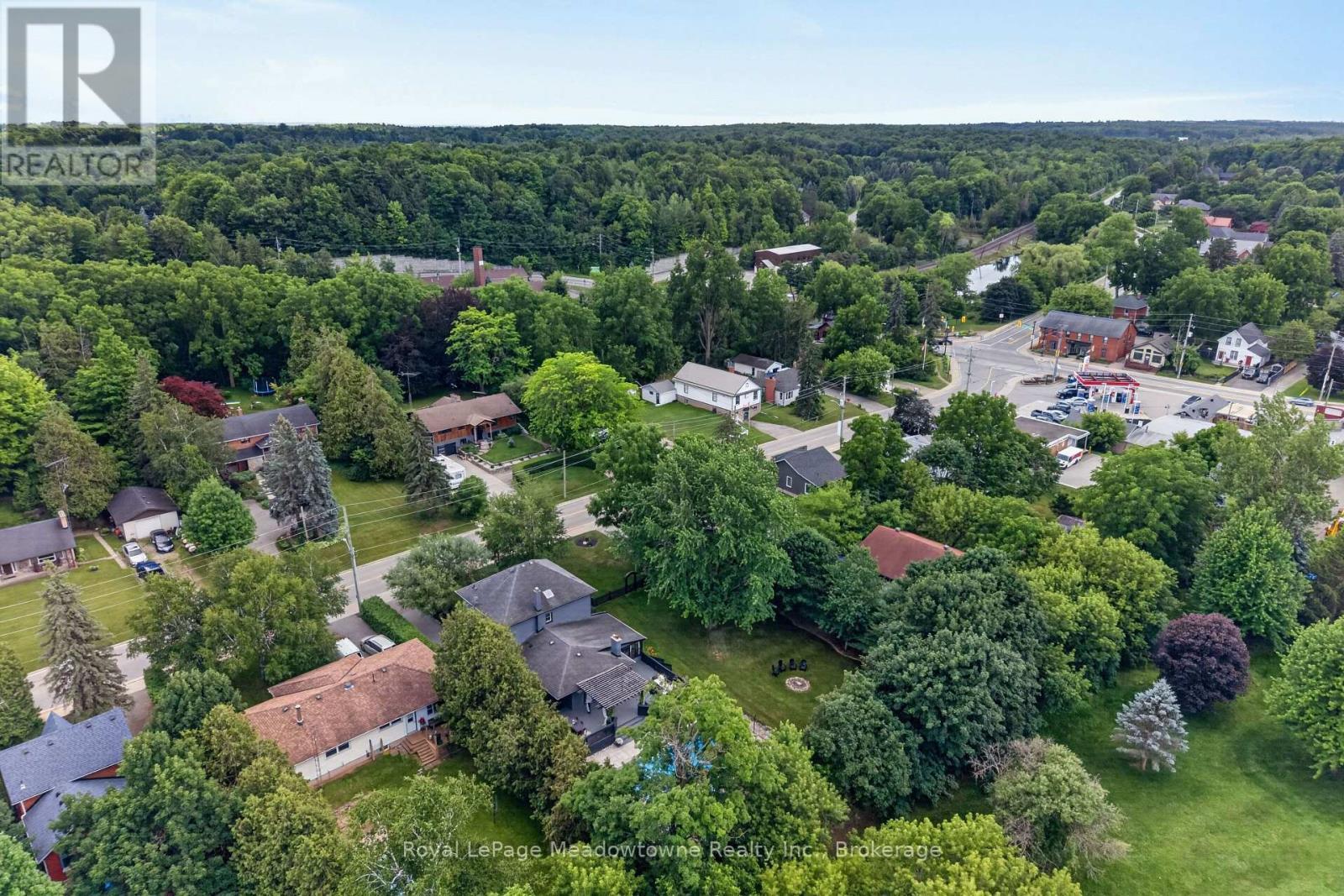 












53 CAMPBELL AVENUE E

,
Milton (Campbellville),




Ontario
L0P1B0

