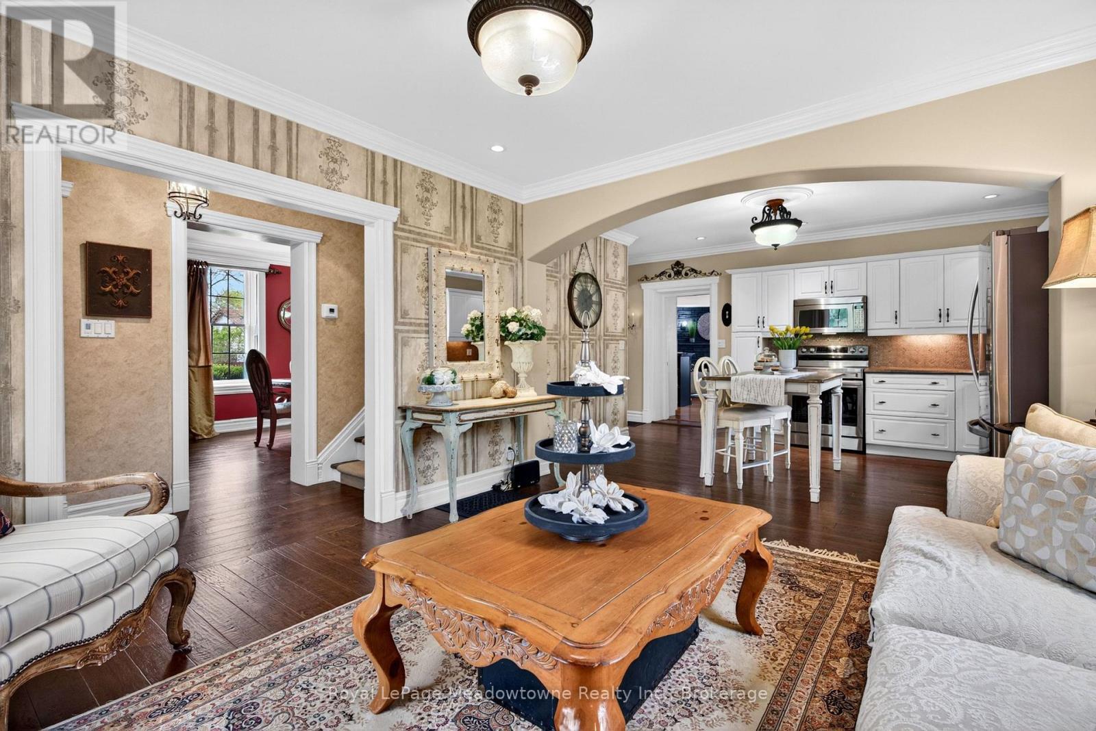 












53 CAMPBELL AVENUE E

,
Milton (Campbellville),




Ontario
L0P1B0

