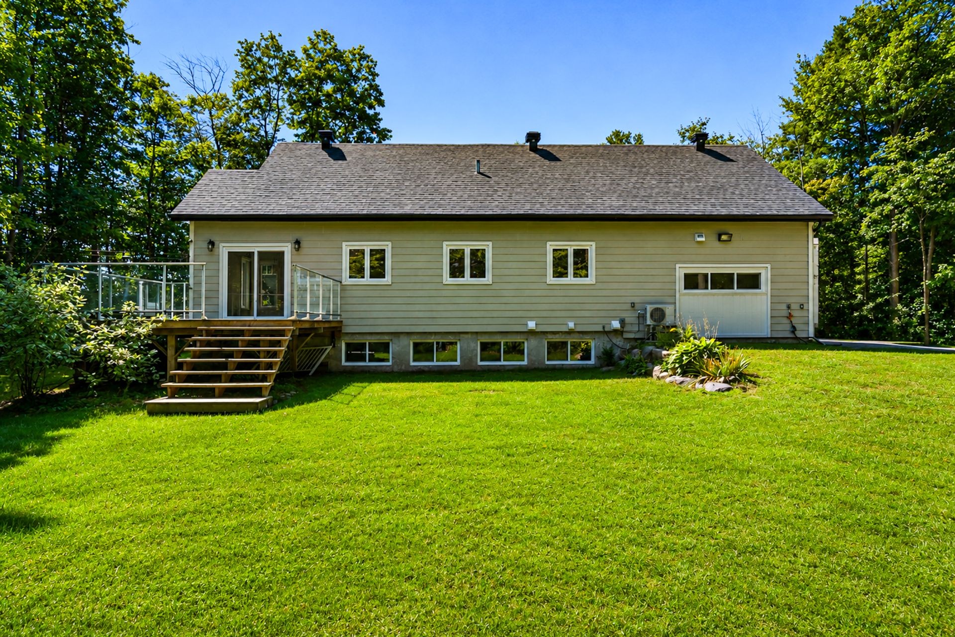 









26


Rue Des Ormeaux

,
Saint-André-d'Argenteuil,




QC
J0V1X0

