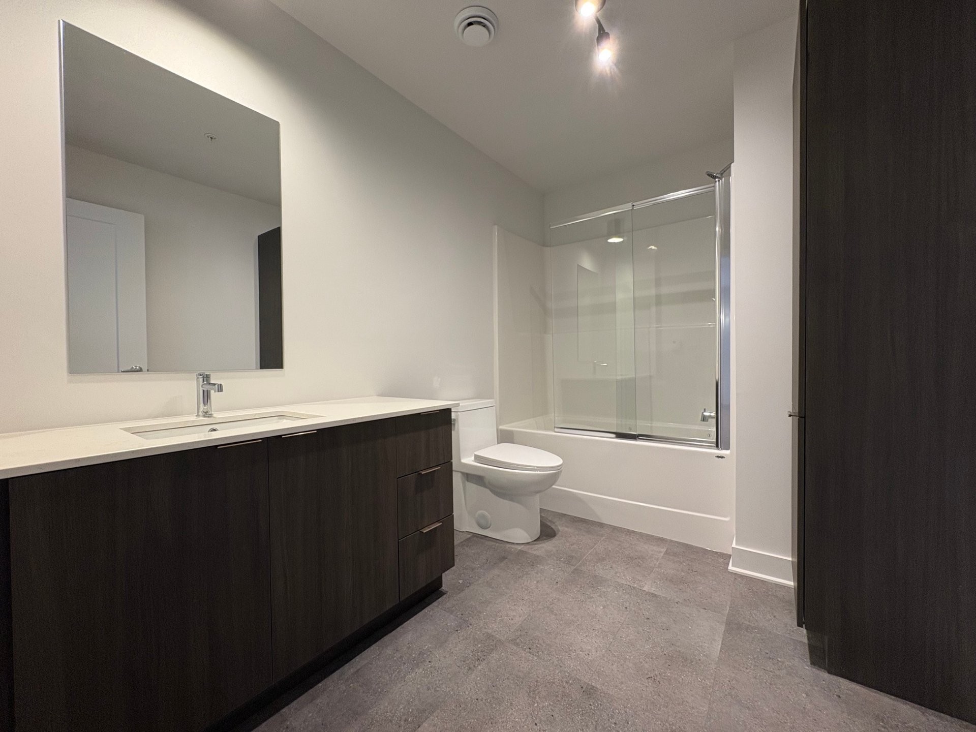 









5


Rue du Royal-22e-Régiment

, 112,
Saint-Jean-sur-Richelieu,




QC
J3B0M3


