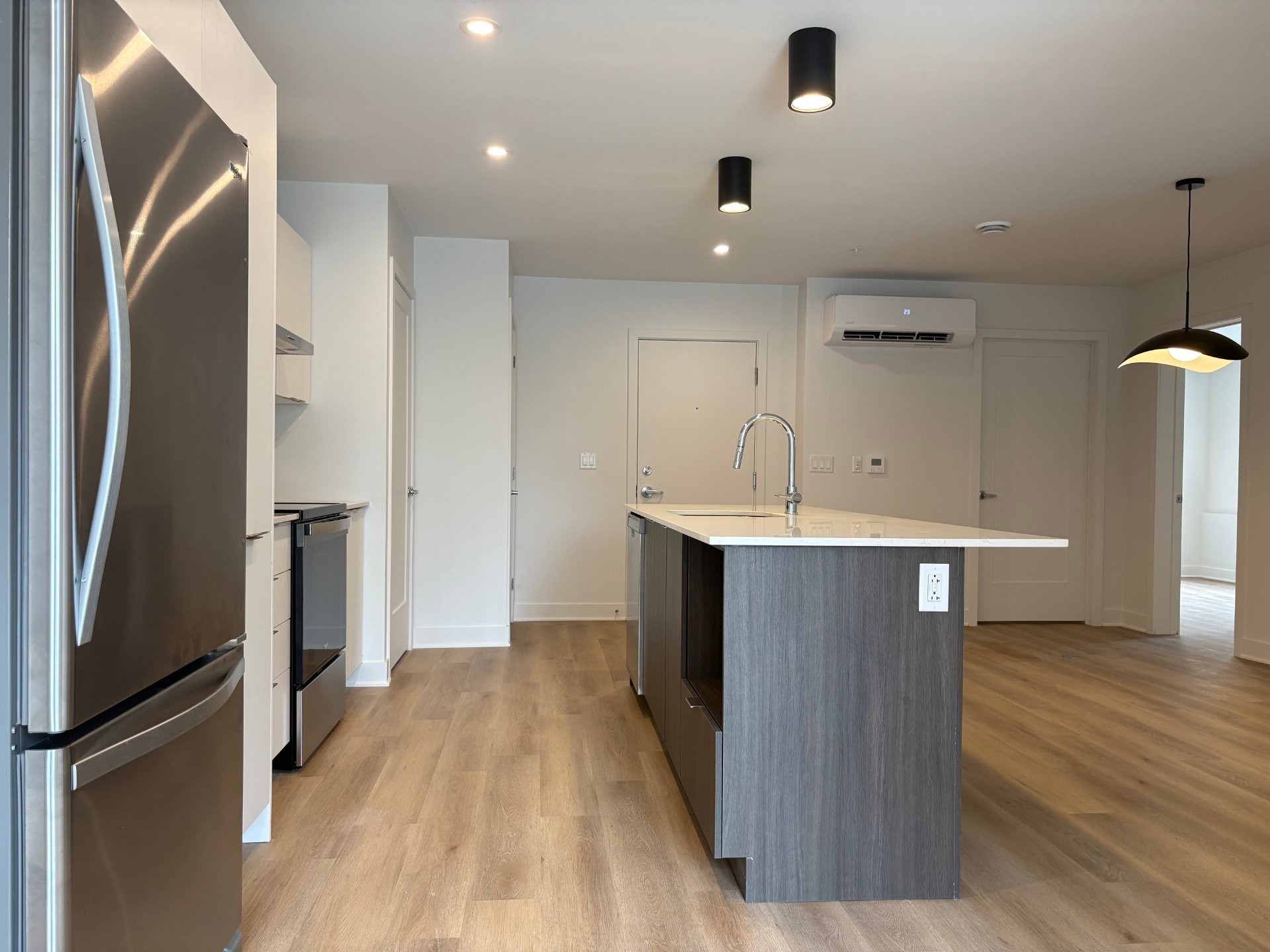 









5


Rue du Royal-22e-Régiment

, 112,
Saint-Jean-sur-Richelieu,




QC
J3B0M3

