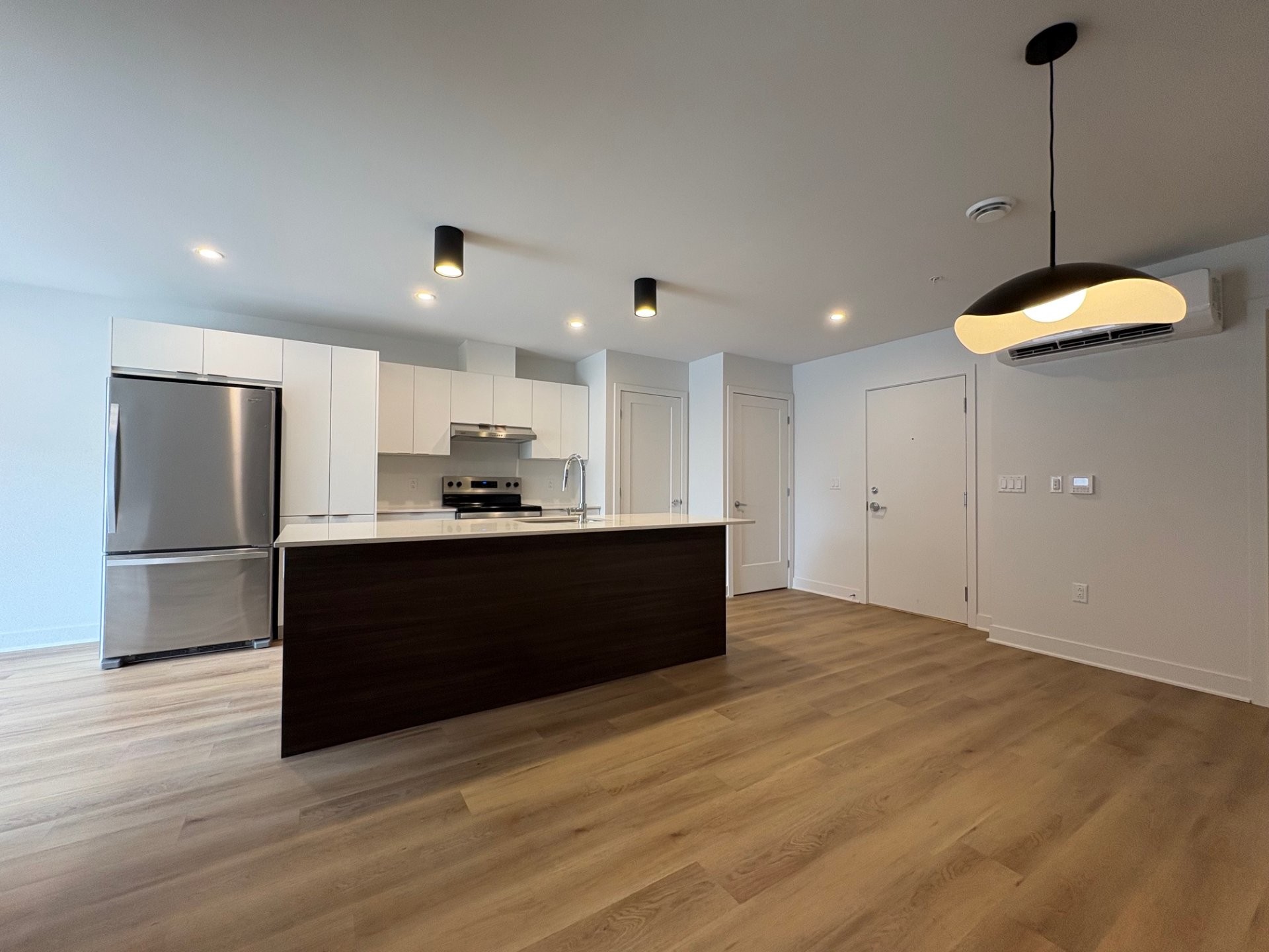 









5


Rue du Royal-22e-Régiment

, 112,
Saint-Jean-sur-Richelieu,




QC
J3B0M3

