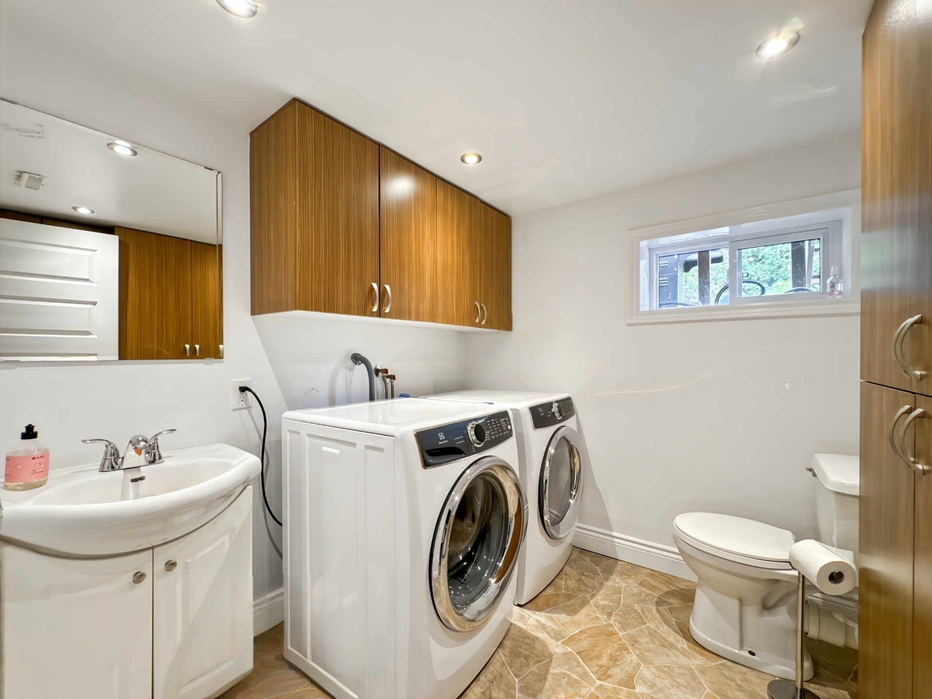 









826


Rue des Pâquerettes

,
Mascouche,




QC
J7L3A2

