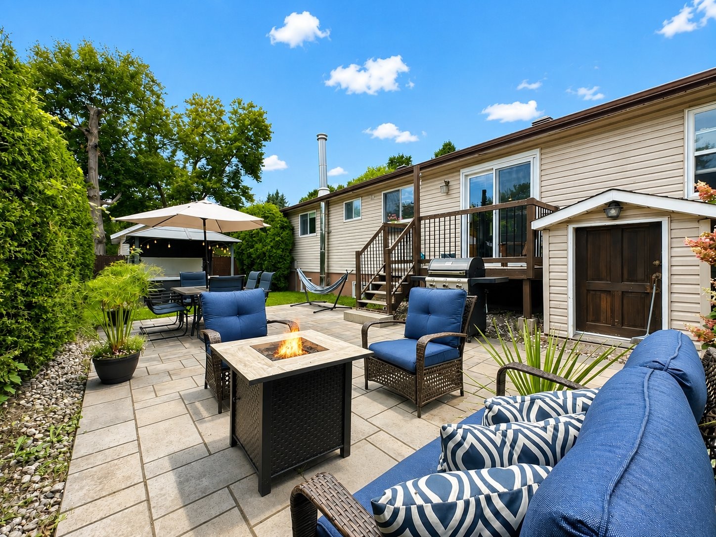 









826


Rue des Pâquerettes

,
Mascouche,




QC
J7L3A2

