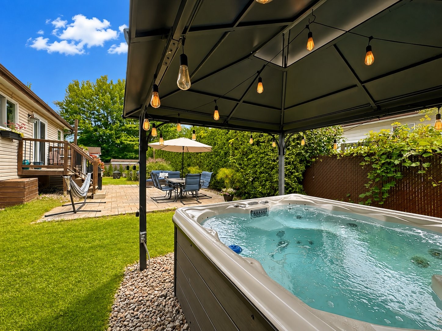 









826


Rue des Pâquerettes

,
Mascouche,




QC
J7L3A2

