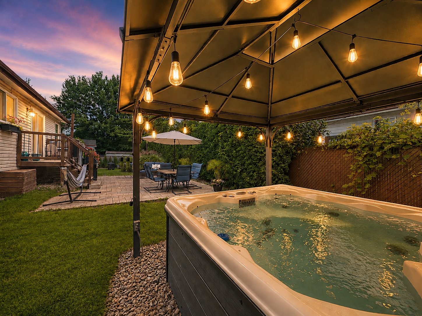 









826


Rue des Pâquerettes

,
Mascouche,




QC
J7L3A2

