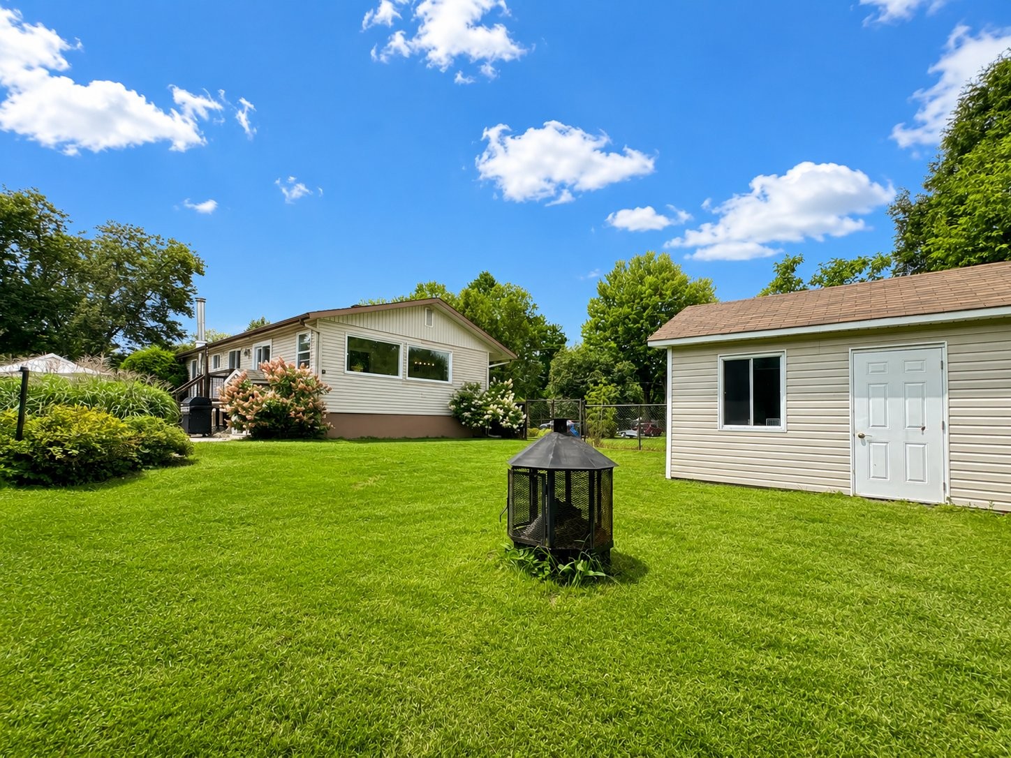 









826


Rue des Pâquerettes

,
Mascouche,




QC
J7L3A2

