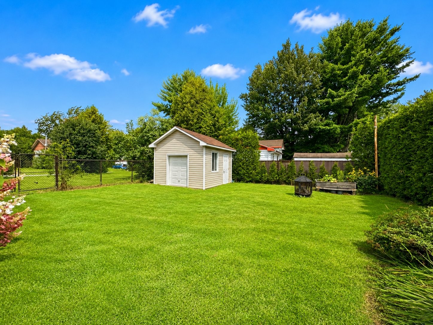 









826


Rue des Pâquerettes

,
Mascouche,




QC
J7L3A2


