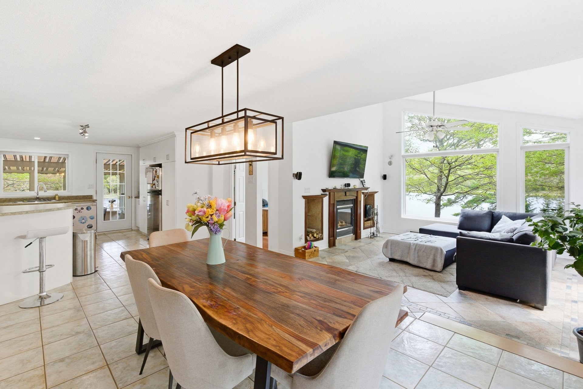 









53


Ch. de la Montagne

,
Val-des-Monts,




QC
J8N1B7

