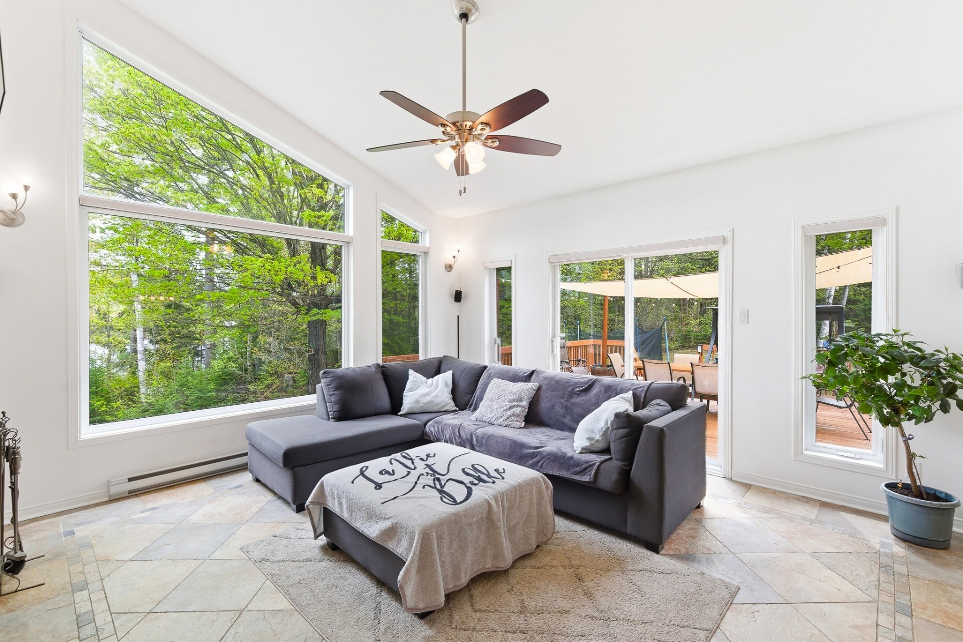 









53


Ch. de la Montagne

,
Val-des-Monts,




QC
J8N1B7

