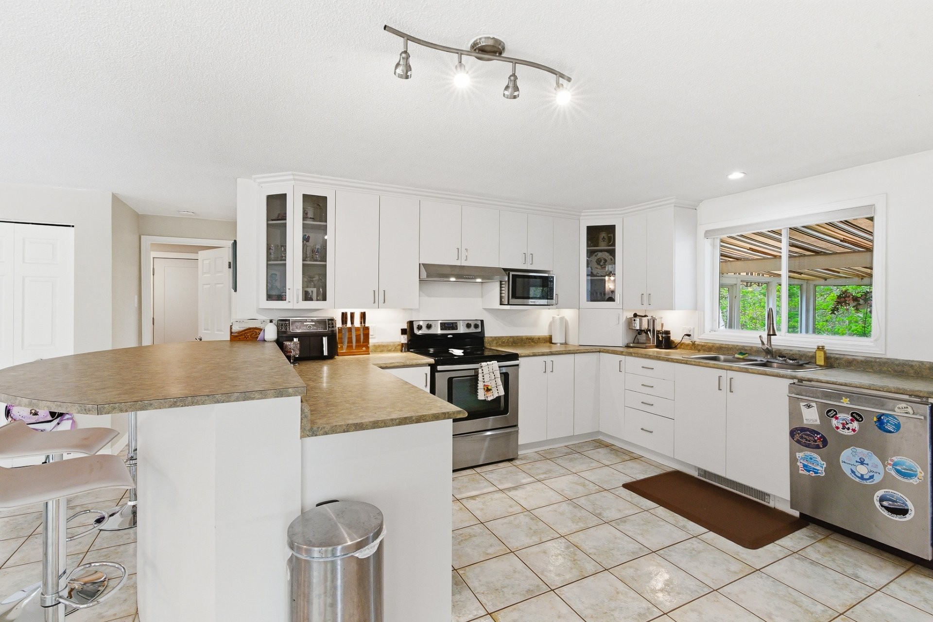 









53


Ch. de la Montagne

,
Val-des-Monts,




QC
J8N1B7

