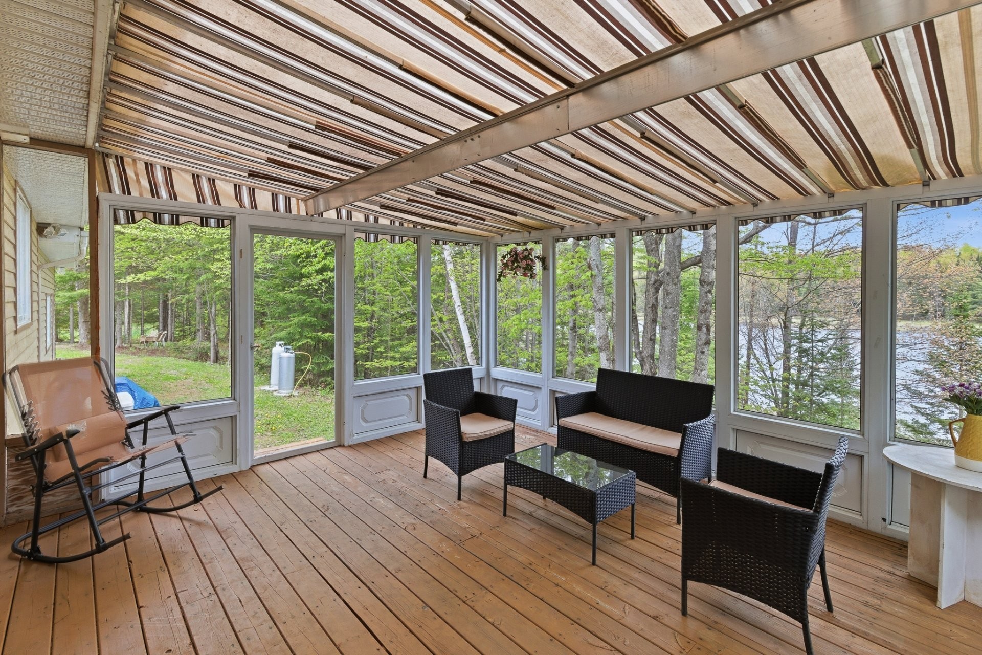 









53


Ch. de la Montagne

,
Val-des-Monts,




QC
J8N1B7

