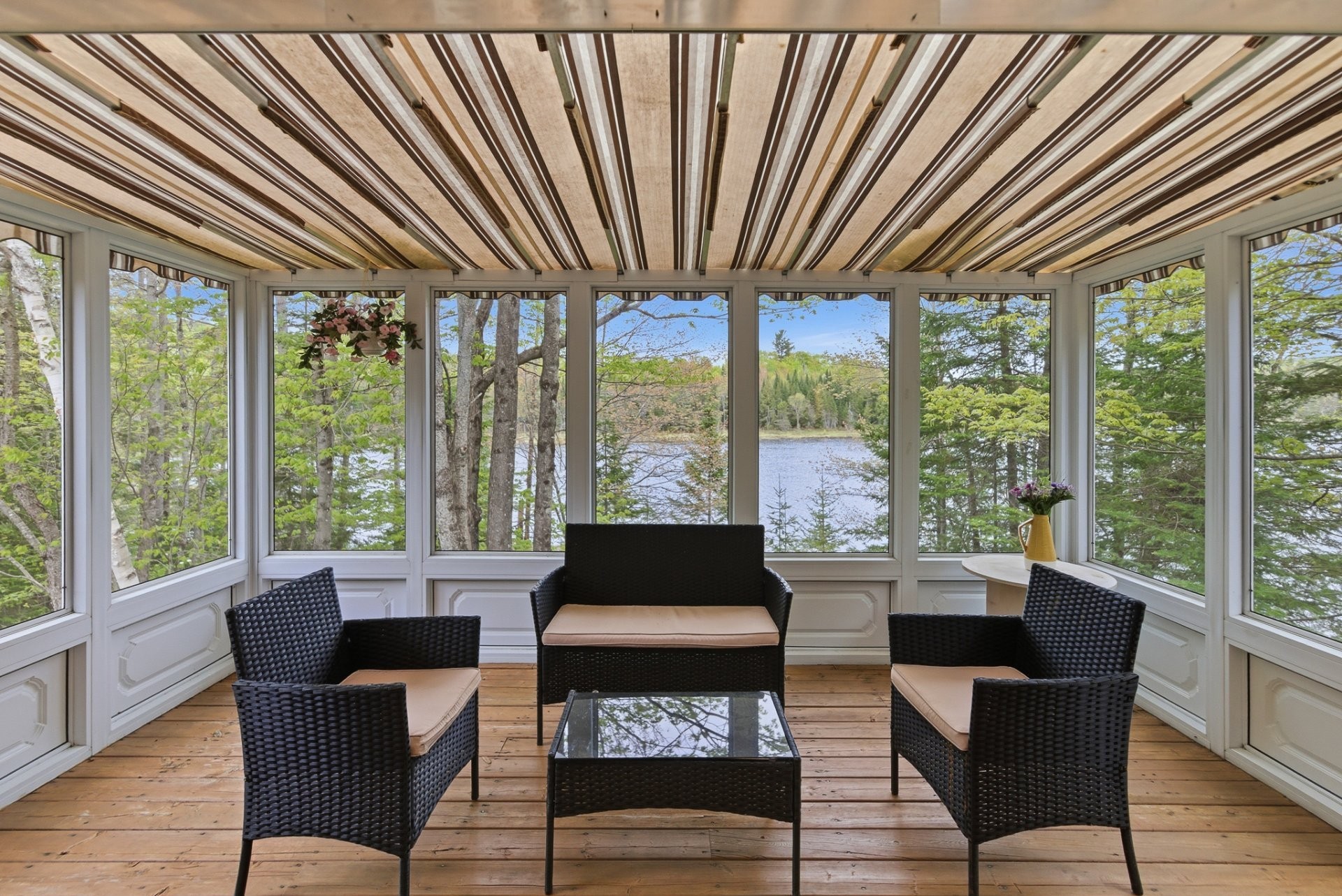 









53


Ch. de la Montagne

,
Val-des-Monts,




QC
J8N1B7

