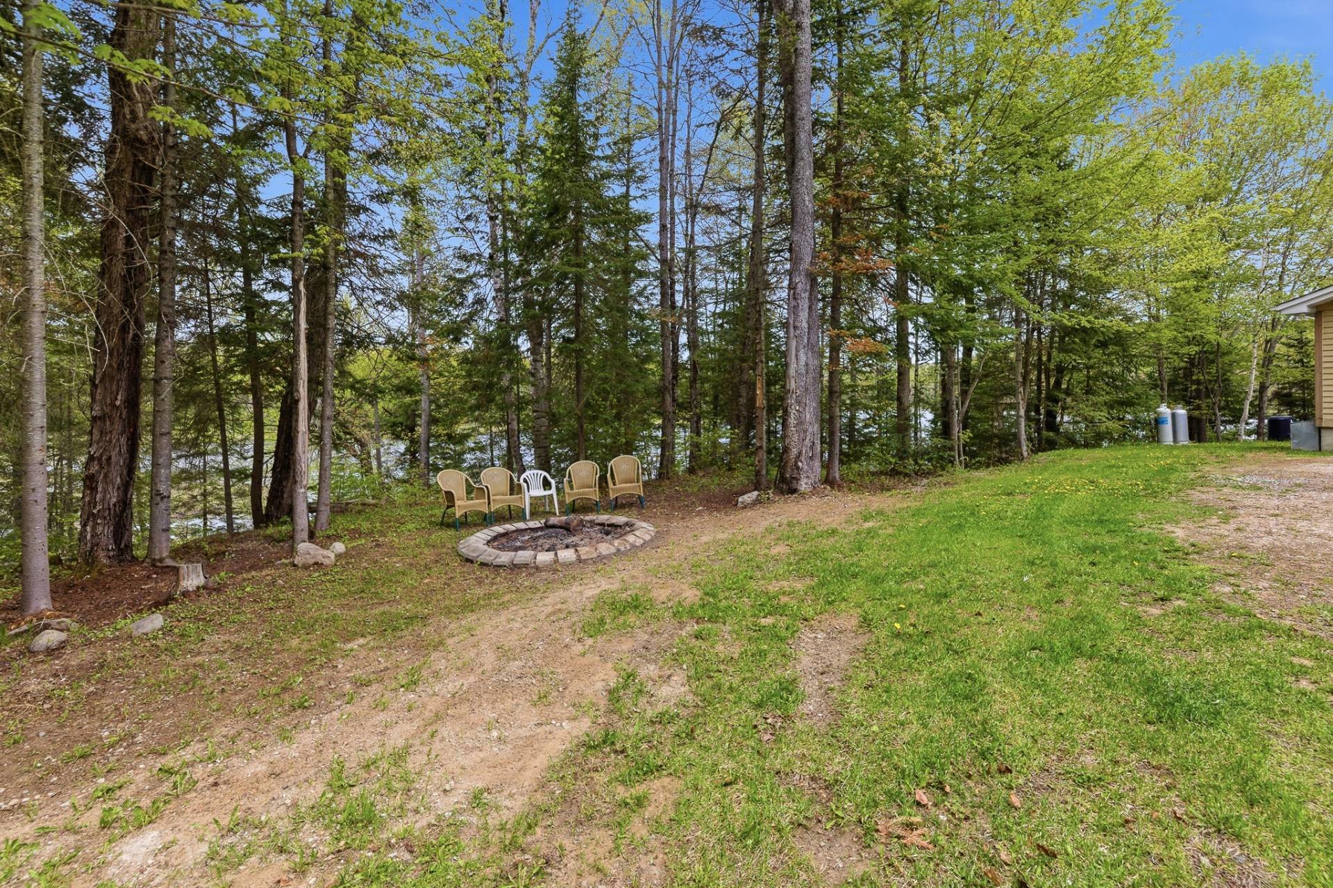 









53


Ch. de la Montagne

,
Val-des-Monts,




QC
J8N1B7

