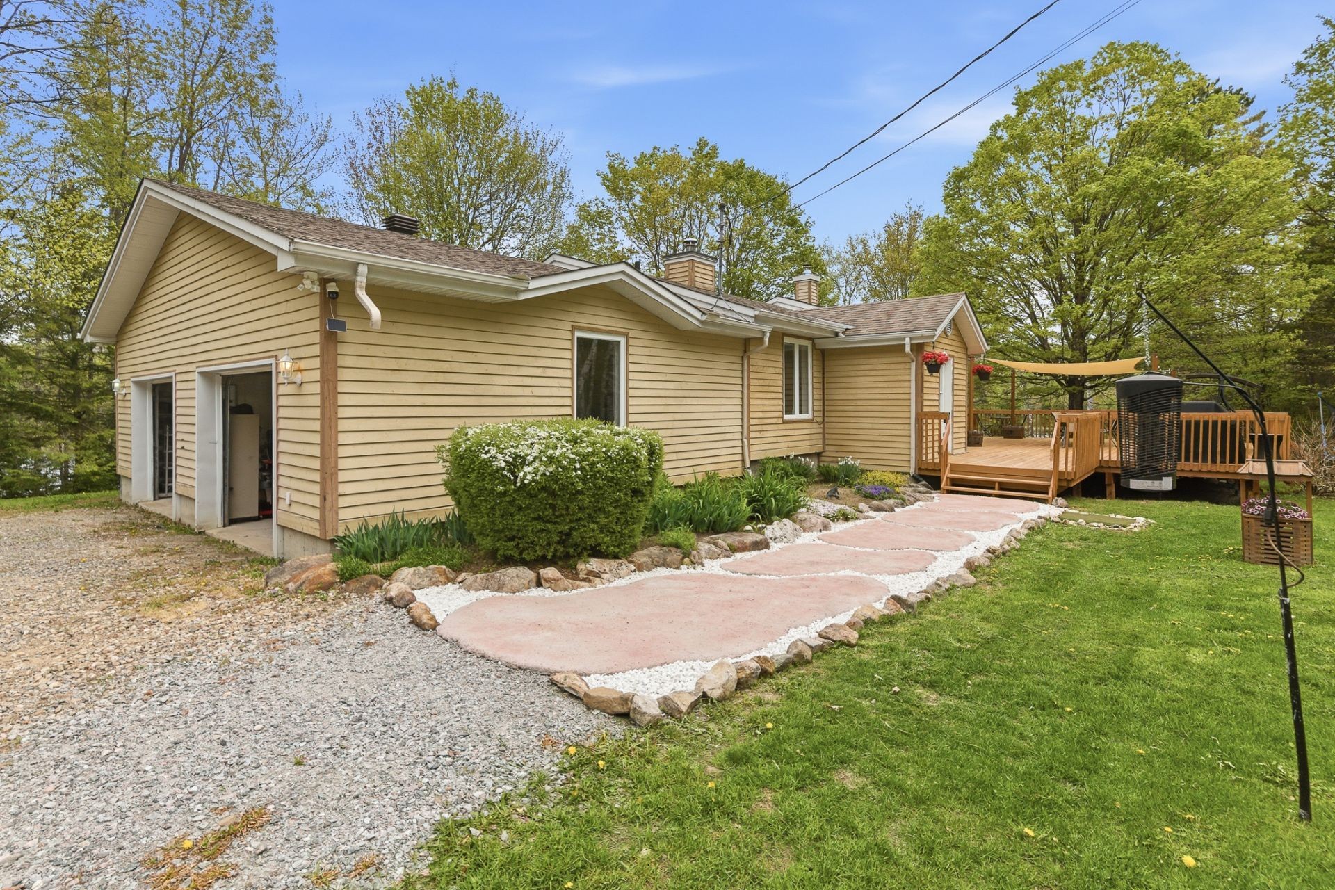 









53


Ch. de la Montagne

,
Val-des-Monts,




QC
J8N1B7


