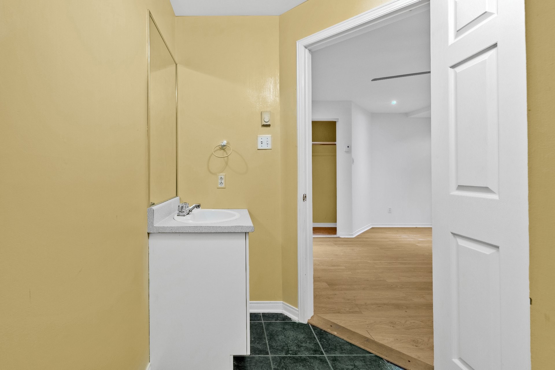 









1106Z


Rue Hélène-Boullé

,
Boucherville,




QC
J4B2A7

