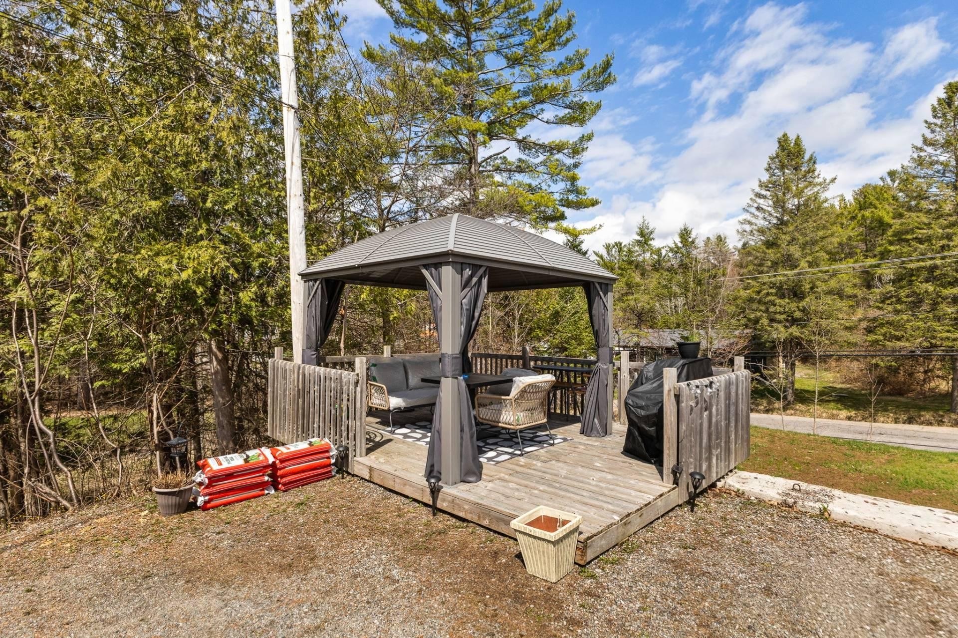 









2162


Mtée Paiement

,
Val-des-Monts,




QC
J8N7E1

