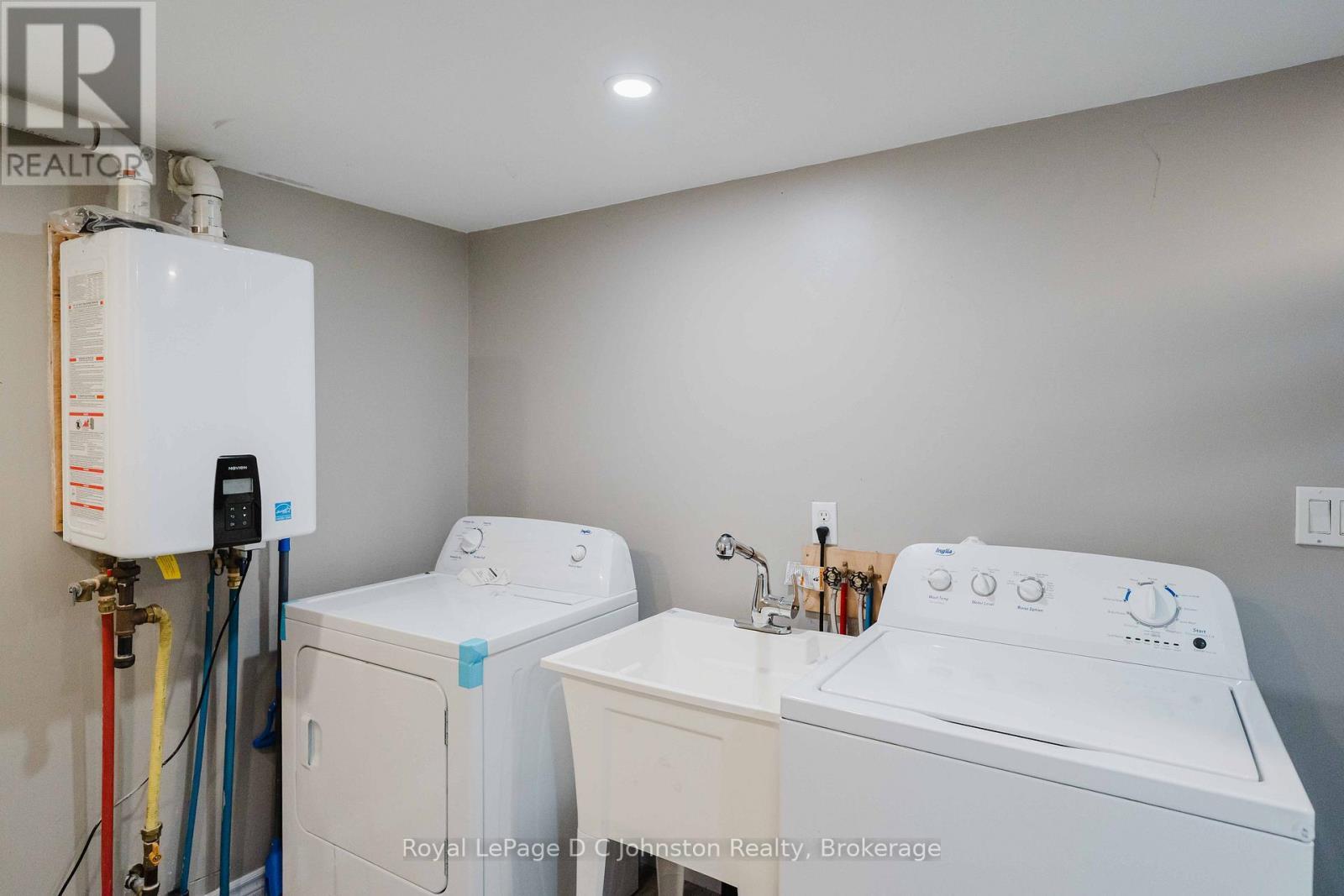 












229 EDWARD STREET

,
Saugeen Shores,




Ontario
N0H2L0


