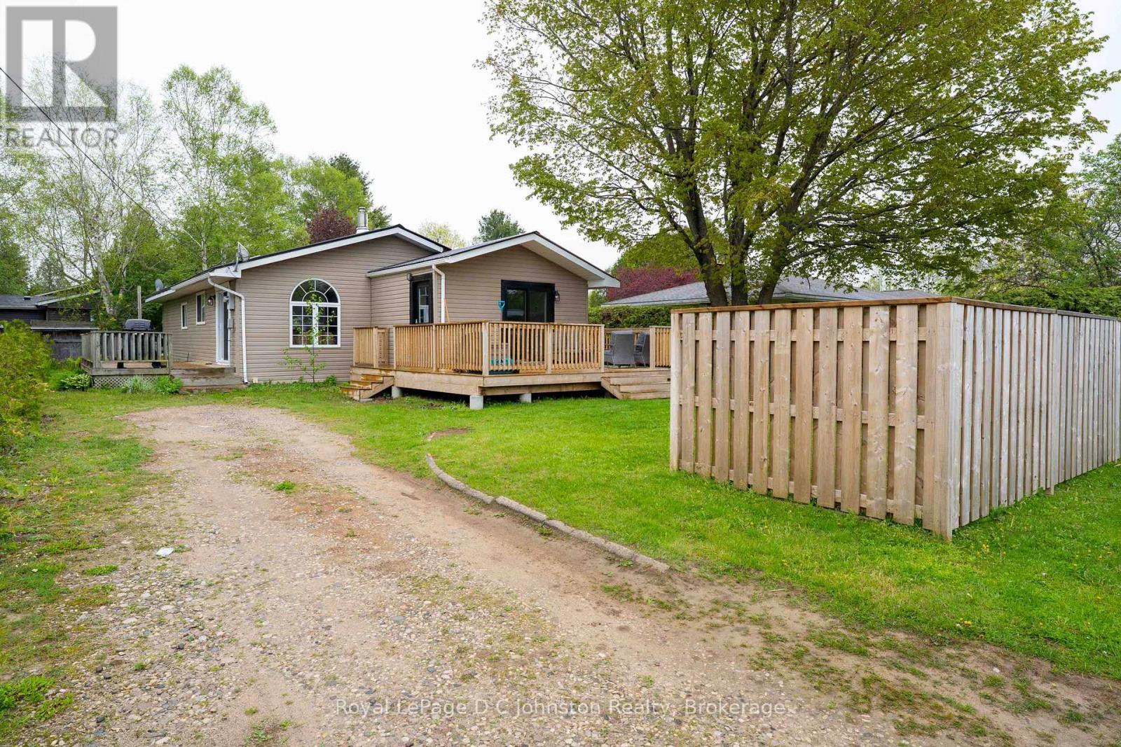 












229 EDWARD STREET

,
Saugeen Shores,




Ontario
N0H2L0

