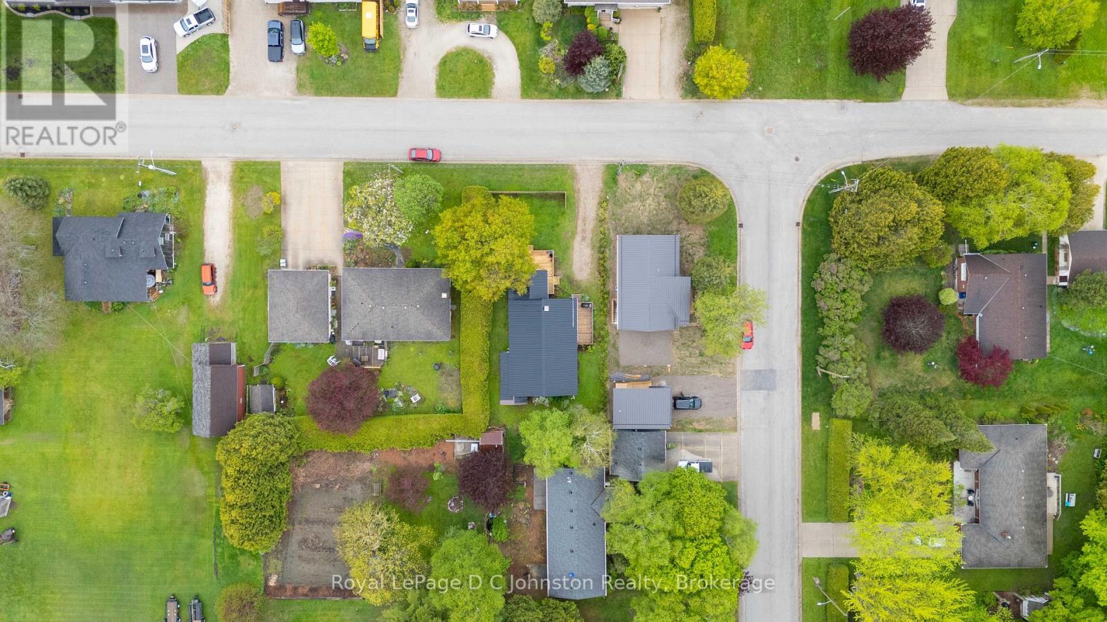 












229 EDWARD STREET

,
Saugeen Shores,




Ontario
N0H2L0

