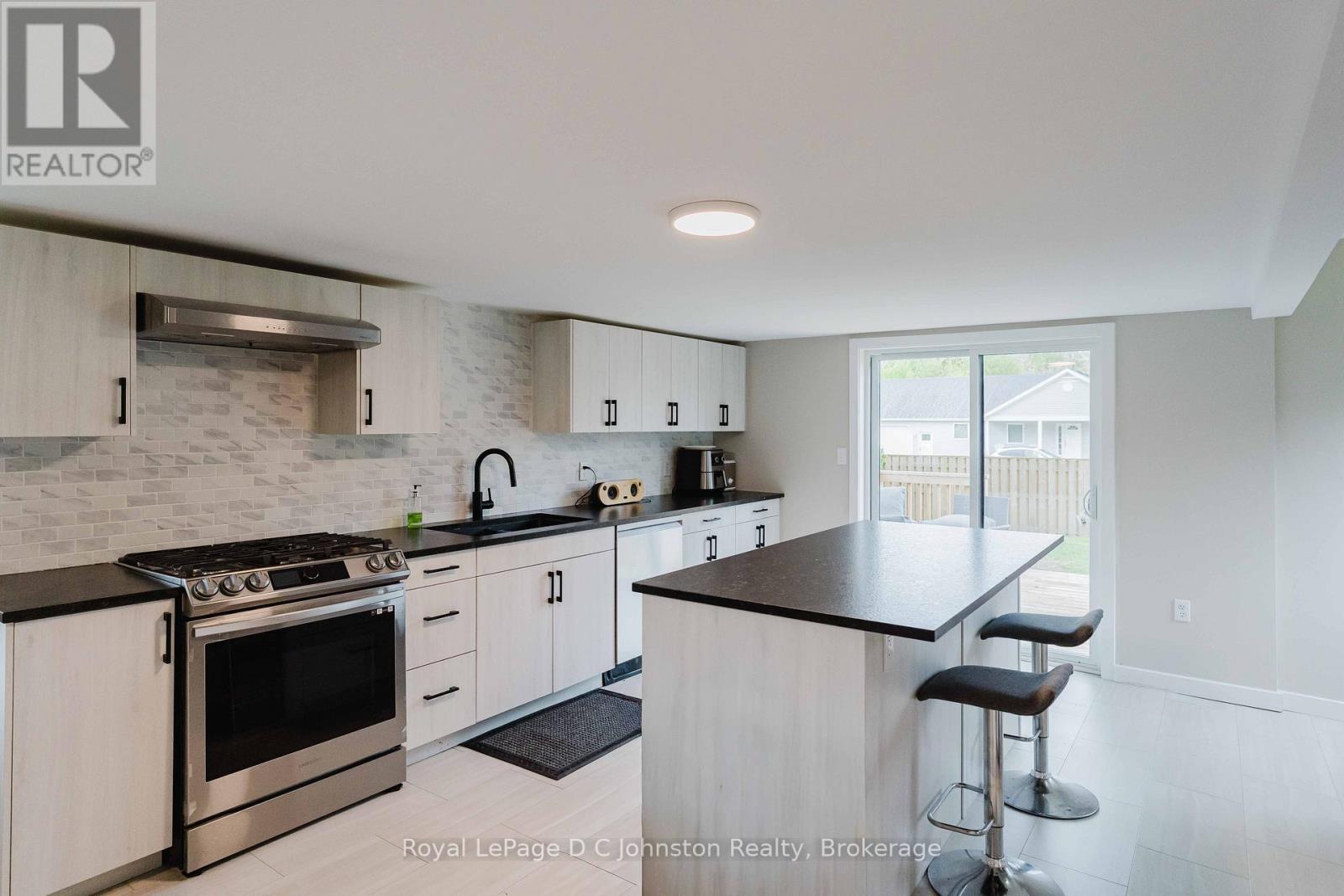 












229 EDWARD STREET

,
Saugeen Shores,




Ontario
N0H2L0

