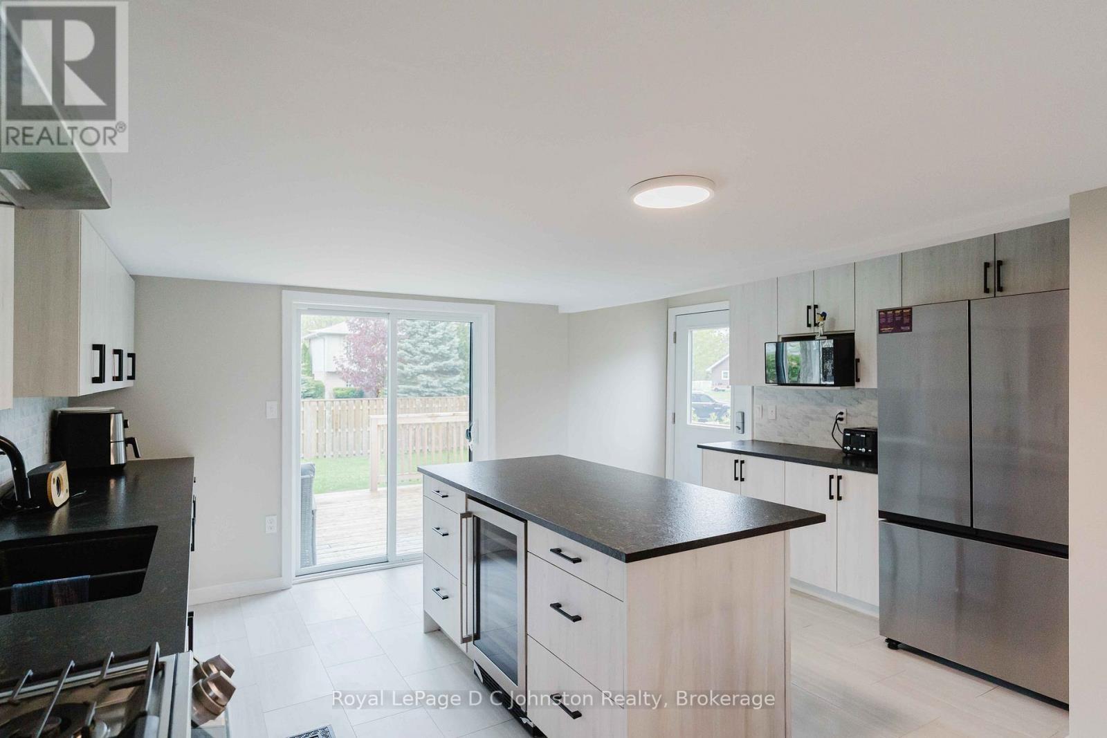 












229 EDWARD STREET

,
Saugeen Shores,




Ontario
N0H2L0

