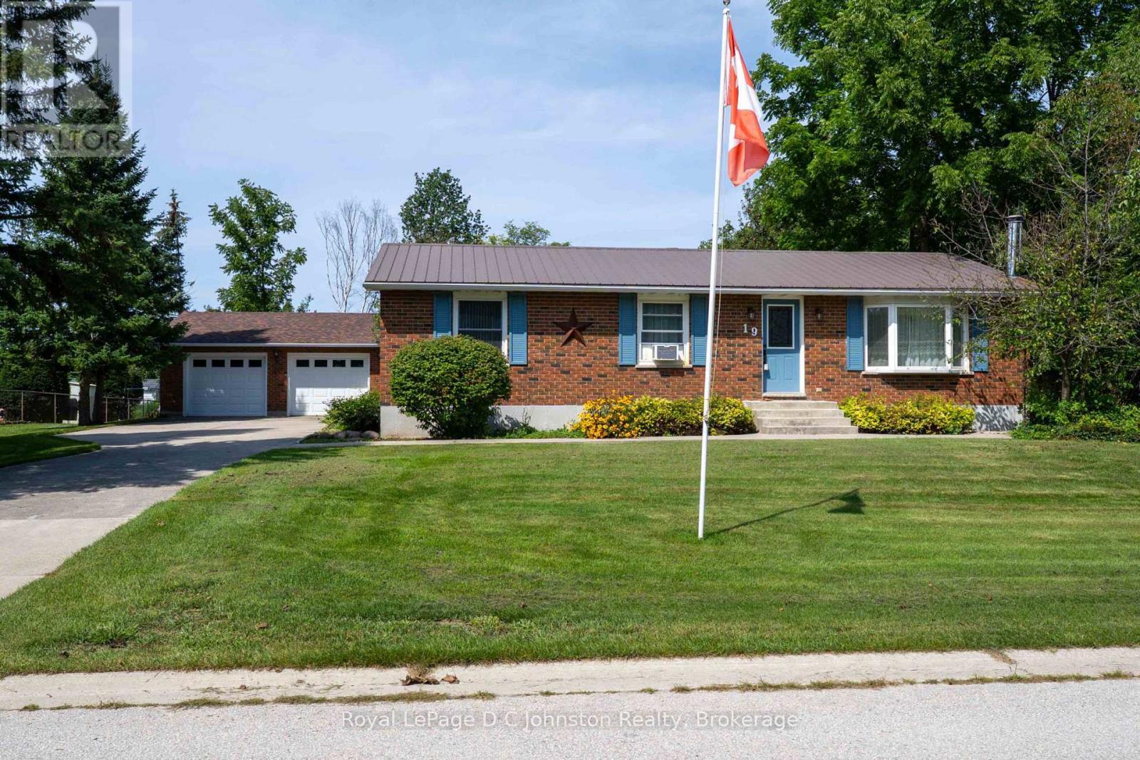 












19 SMITH STREET

,
Kincardine,




Ontario
N0G2T0

