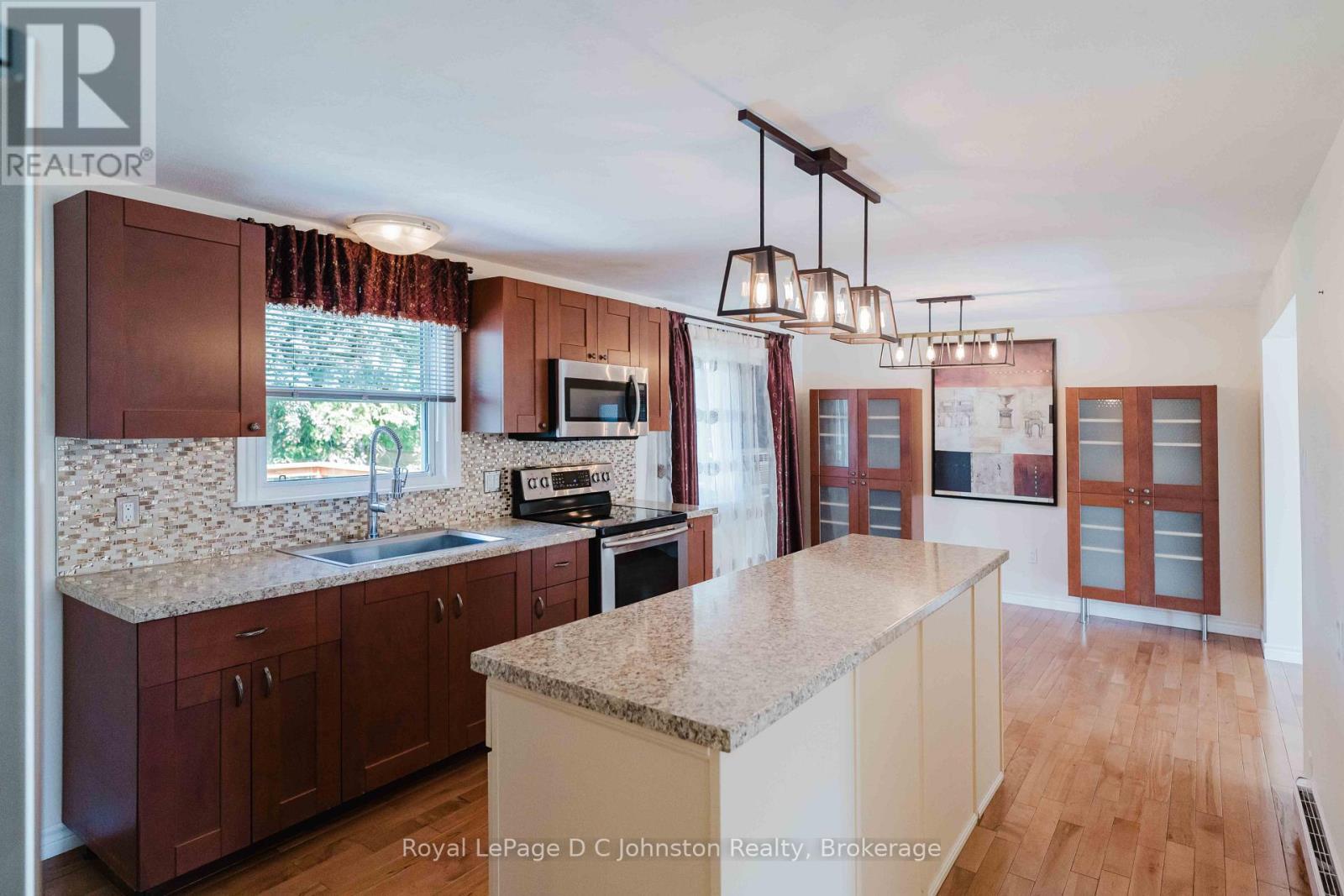 












19 SMITH STREET

,
Kincardine,




Ontario
N0G2T0

