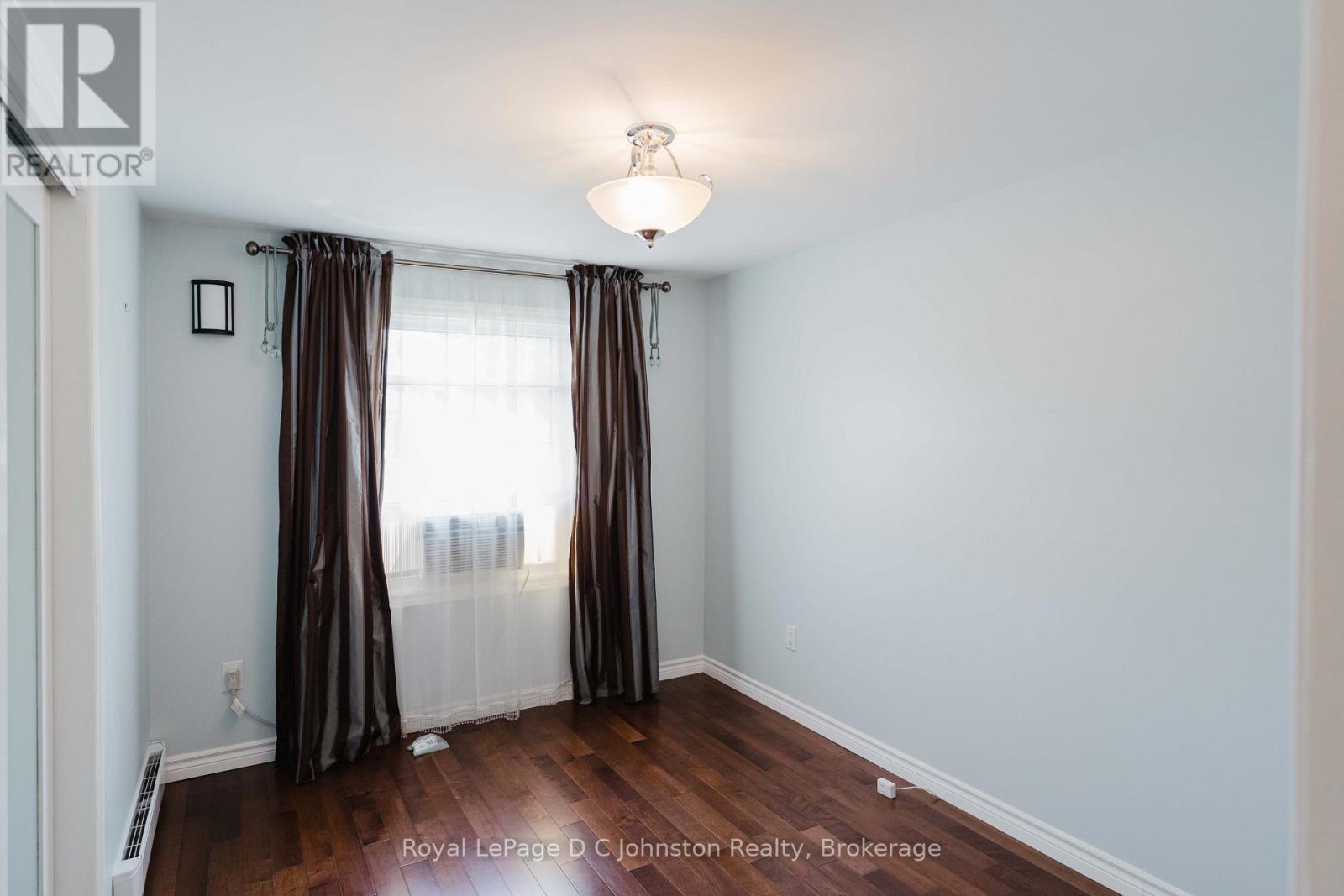 












19 SMITH STREET

,
Kincardine,




Ontario
N0G2T0

