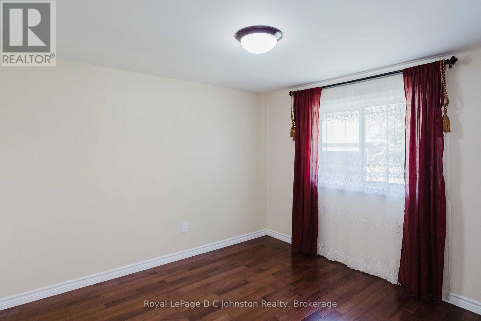 












19 SMITH STREET

,
Kincardine,




Ontario
N0G2T0

