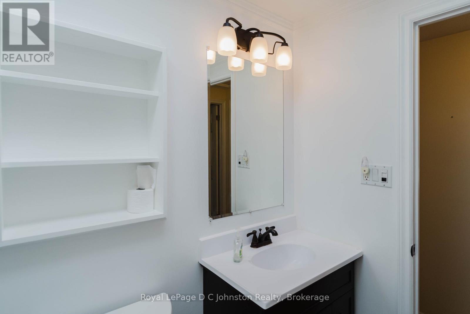 












19 SMITH STREET

,
Kincardine,




Ontario
N0G2T0

