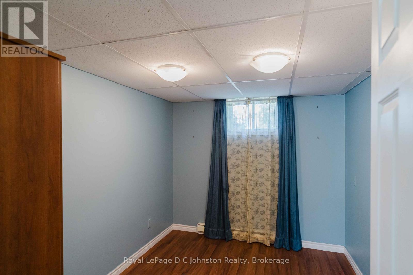 












19 SMITH STREET

,
Kincardine,




Ontario
N0G2T0

