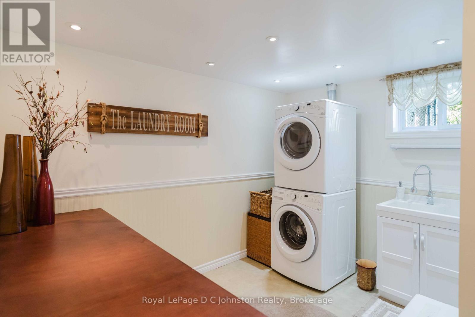 












19 SMITH STREET

,
Kincardine,




Ontario
N0G2T0

