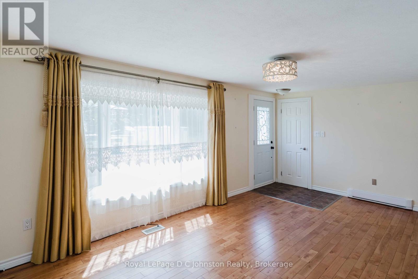 












19 SMITH STREET

,
Kincardine,




Ontario
N0G2T0

