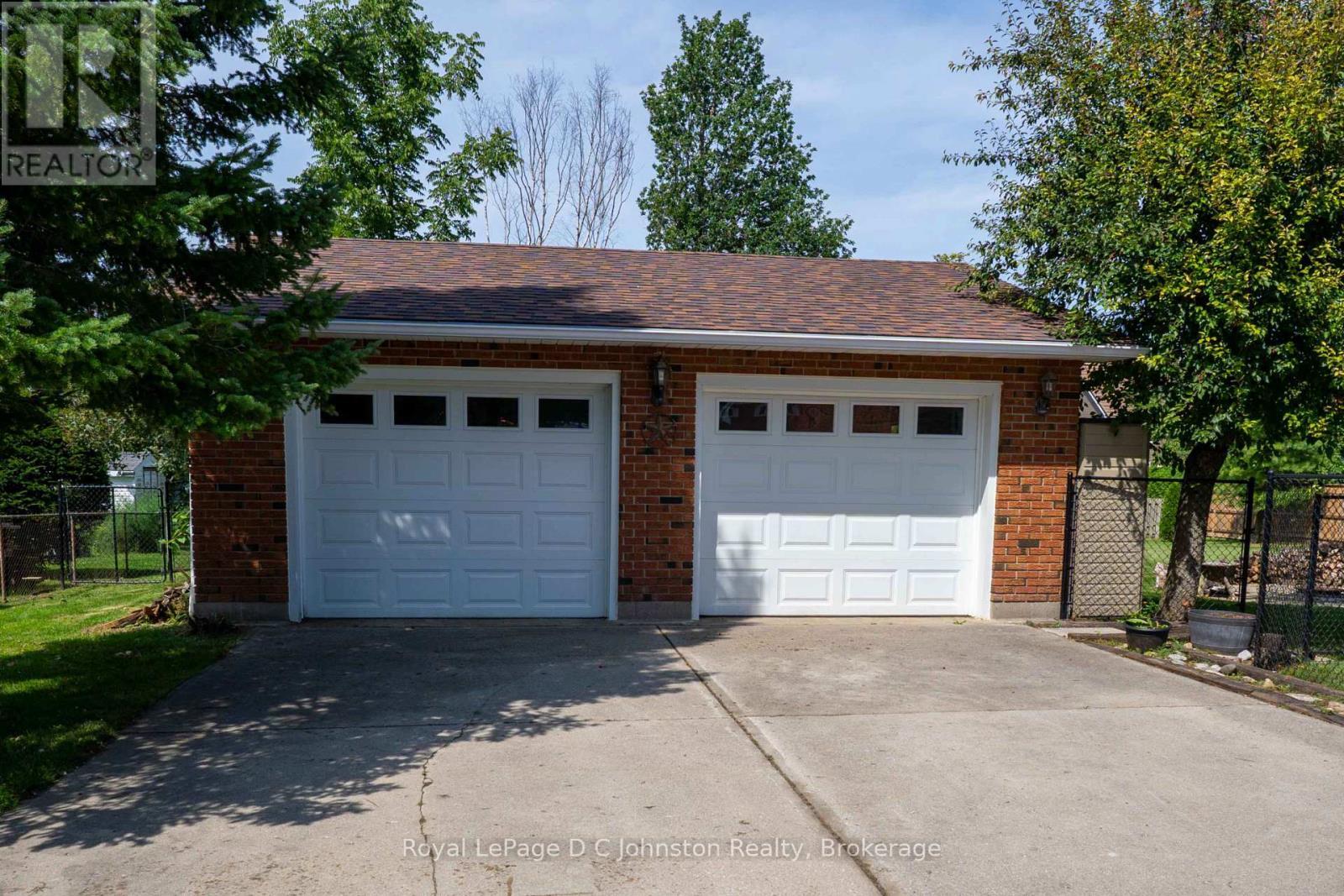 












19 SMITH STREET

,
Kincardine,




Ontario
N0G2T0

