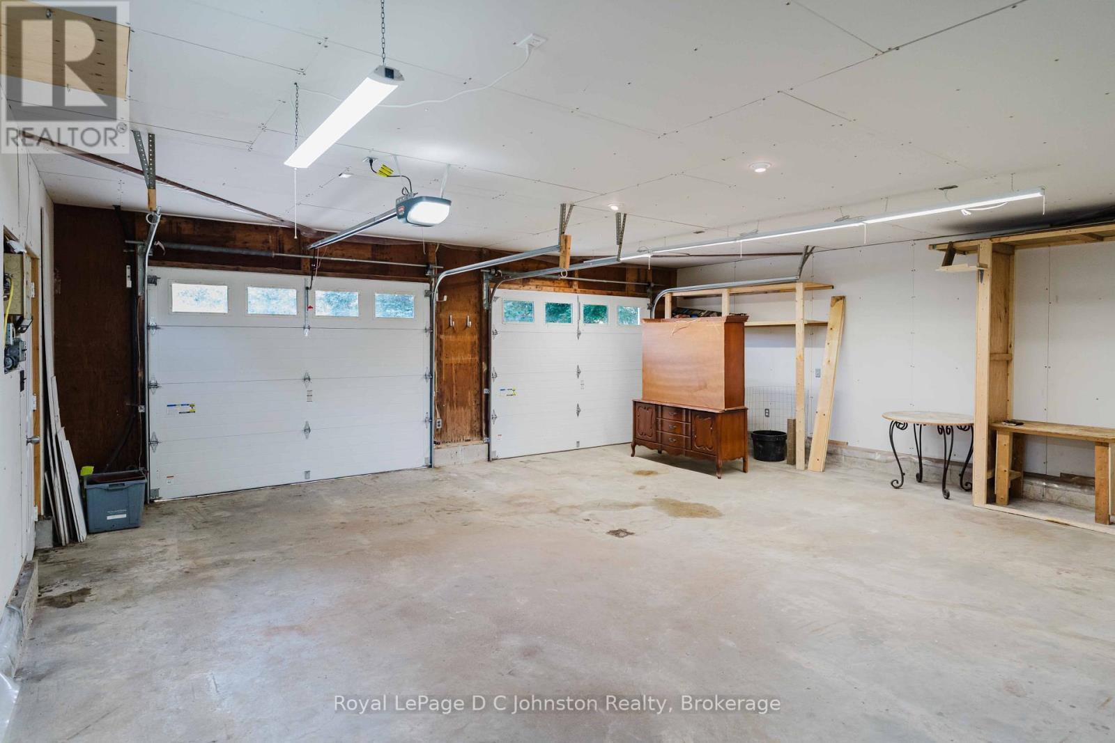 












19 SMITH STREET

,
Kincardine,




Ontario
N0G2T0

