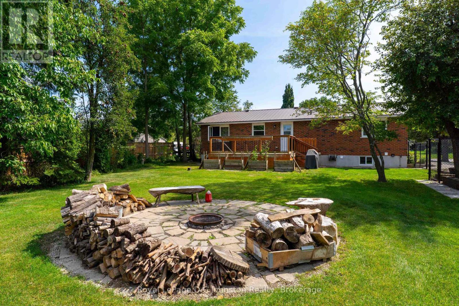 












19 SMITH STREET

,
Kincardine,




Ontario
N0G2T0

