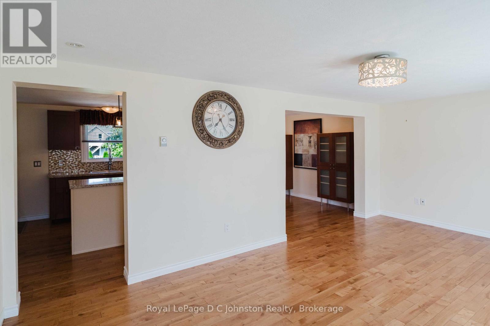 












19 SMITH STREET

,
Kincardine,




Ontario
N0G2T0

