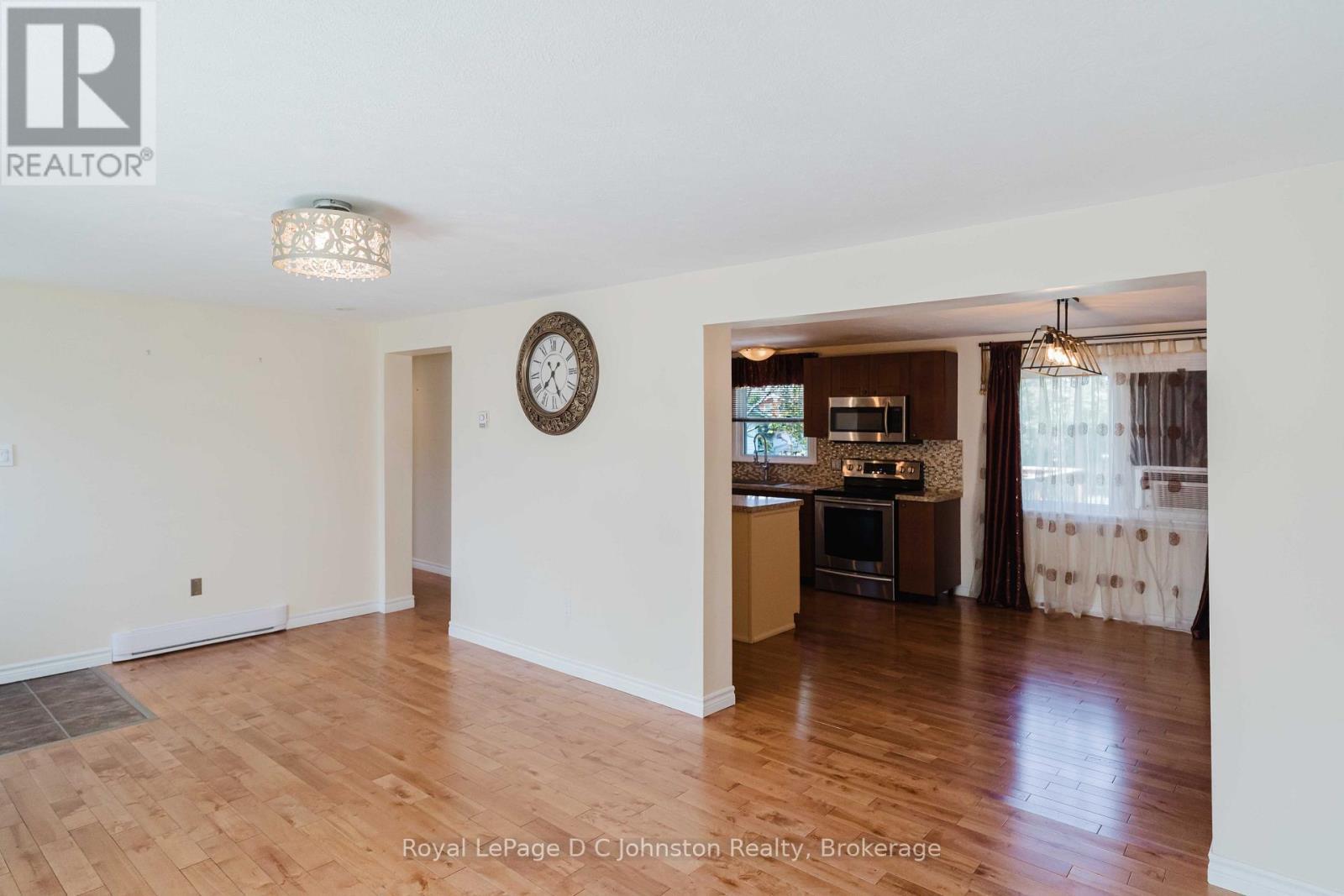 












19 SMITH STREET

,
Kincardine,




Ontario
N0G2T0

