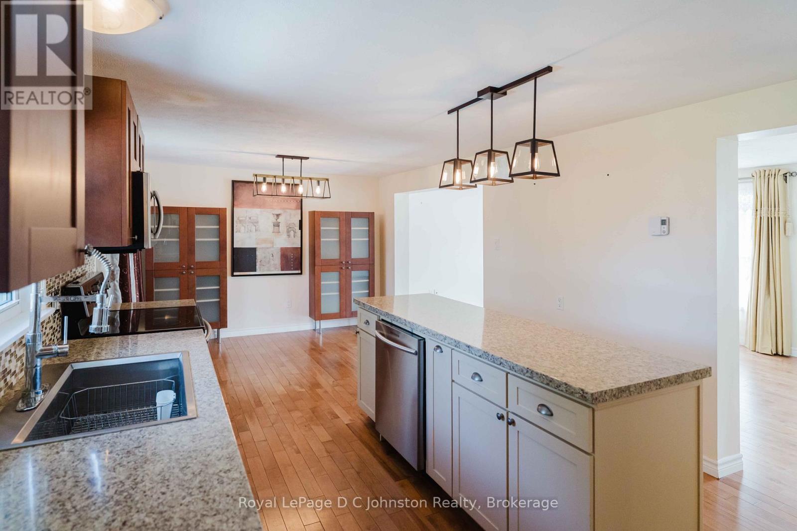 












19 SMITH STREET

,
Kincardine,




Ontario
N0G2T0

