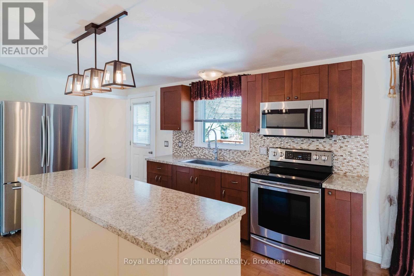 












19 SMITH STREET

,
Kincardine,




Ontario
N0G2T0

