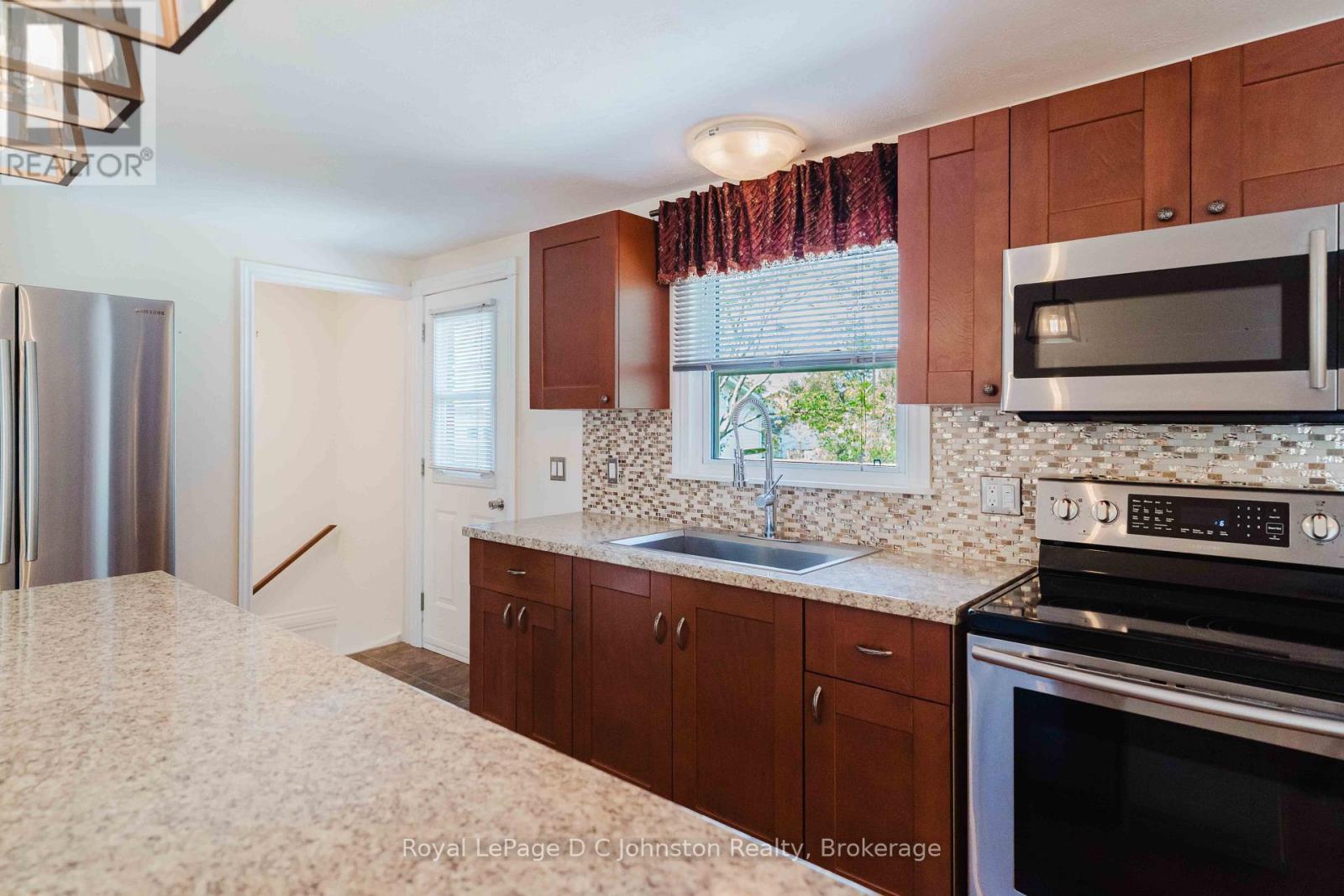 












19 SMITH STREET

,
Kincardine,




Ontario
N0G2T0

